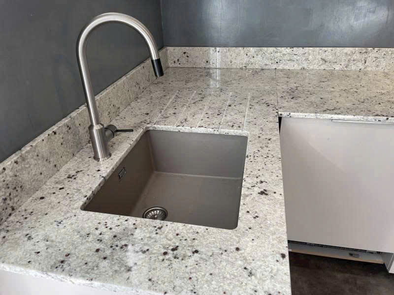 Đá Granite Colonial White